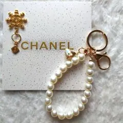 シャネル　スノーフレーク　チャーム　ホリデー　＆　パールストラップ
