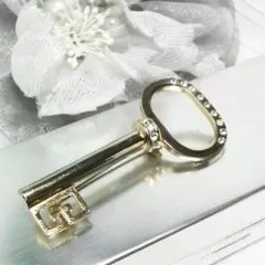 1305.Vintage 鍵モチーフブローチ美品