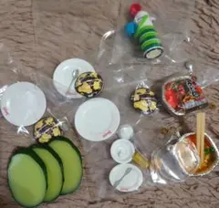 ミニチュア食器とスイーツセット