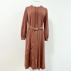 ロングワンピース 花柄刺繍 ピンタック ベルト レトロ ブラウン 蝶 春服