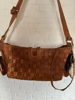 ロビタ　編み込みレザーショルダーバッグ