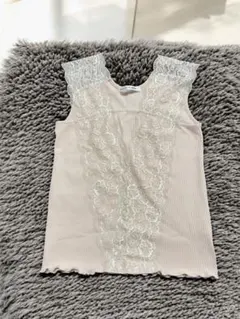 レースのタンクトップ