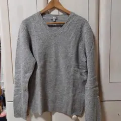 難あり　ウール100％　UNIQLO グレー Vネックセーター S　制服にも