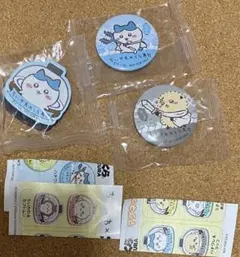 ちいかわ　くら寿司コラボ　びっくらポン　ハチワレ、ラッコ　マグネット、缶バッジ
