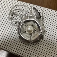 シルバー製花型ブローチ パール付き 卒業式や入学式に