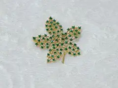 葉っぱ型ブローチ 金色 緑色ストーン 昭和レトロ ヴィンテージ