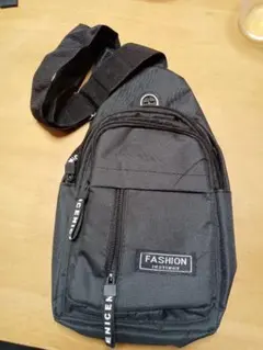 軽量ボディバッグ