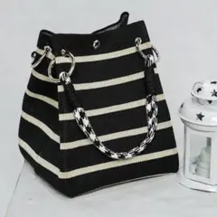 【新品】トートバッグ　ニットバッグ　白黒　ボーダー　散歩　リング　ロープハンドル