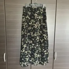 新品：GU 花柄ロングスカート