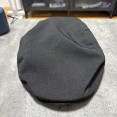 黒のキャスケット