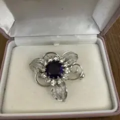 アメジスト　花デザインのブローチ