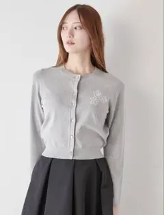 スナイデル フラワーモチーフワンポイントカーデ GRY