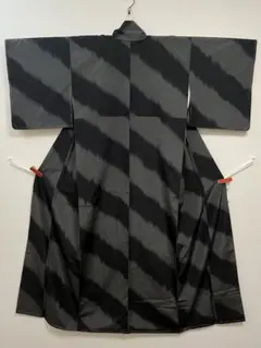 【30】米沢紬　袷　正絹　新古品　ストライプ　黒　グレー