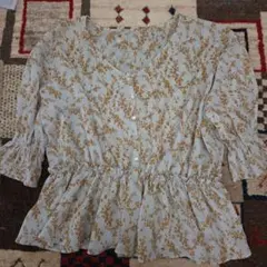 ローリーズファーム！花柄フリルブラウス 五分袖 ！グッズ付き！