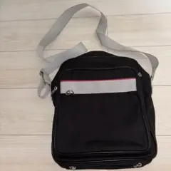 黒のショルダーバッグ