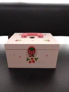 ☆いちご柄　木製小物入れ☆