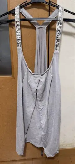 グレー タンクトップのサムネイル