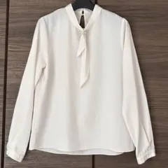 2250ꕤアクチュエル とろみブラウス ビジューボタン ブルーグレー ぽ 
