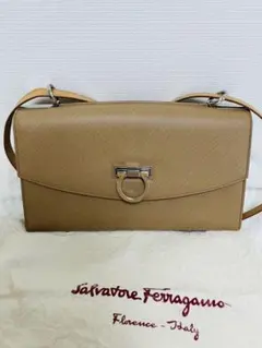 Salvatore Ferragamo ベージュショルダーバッグ