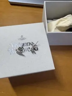 Vivienne Westwood シルバー スタッドピアス
