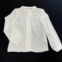 パール付きトップス