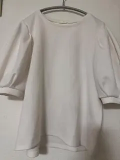 長袖白カットソー