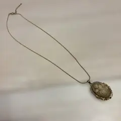 花彫刻のゴールドネックレス