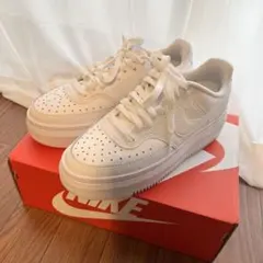 Nike コートビジョンアルタ ホワイト厚底