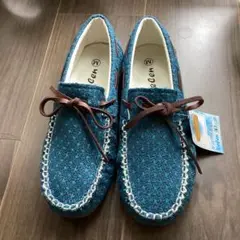 ターコイズ のリボン付きモカシン