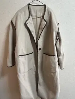 ベージュ ノーカラーコート ロング丈