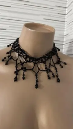 エレガントなブラックビーズチョーカー