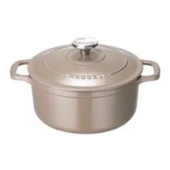 限定値下げ！♡Chasseur ホーロー鍋 24cm ベージュ 2025年最新】シャスール 鍋24の人気アイテム - メルカリ