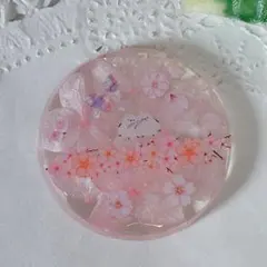 507.ハンドメイドレジンアクセサリー　シマエナガ　桜の花びら