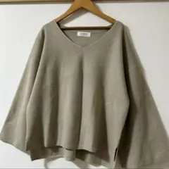 LOWRYS FARM ⭐️春物　Ｖネック　ニット　プルオーバー　ベージュ
