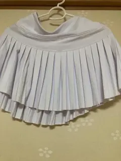ホワイト プリーツスカート 黒ライン