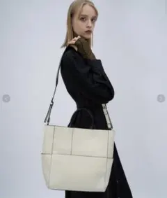 HARE パネルショルダーバッグ オフホワイトのサムネイル