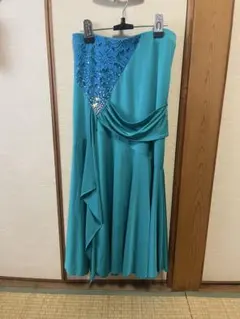 ターコイズ色ダンス衣装