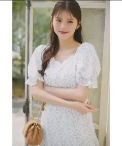 LILLIAN CARAT リトルフラワーボリュームスリーブワンピース ☆新品☆LILLIAN CARATリトルフラワーボリュームスリーブワンピース