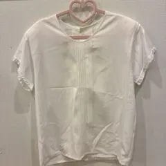 ホワイト 半袖シャツ 背面ボタン付き