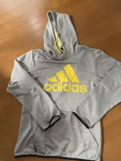 (明日売りに行きますセール)adidas フード付きパーカー グレー/イエロー
