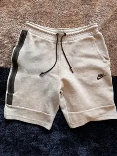 NIKE テックフリース ショートパンツ グレー Mのサムネイル