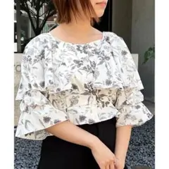 マジェスティックレゴン クロップドフリルブラウス ホワイト 花柄 春夏