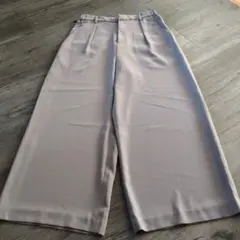 ライトベージュ ワイドパンツ
