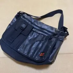 現状　NOMADIC ブラック ショルダーバッグ　収納　多機能　ターポリン　丈夫