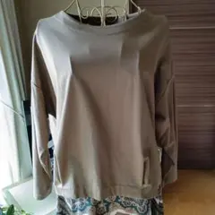 URBAN RESEARCH長袖カットソー（カーキ)【美品】