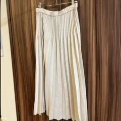 KBF プリーツロングスカート