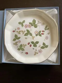 WEDGWOOD ワイルドストロベリー 八角皿 25cm 金縁プレート