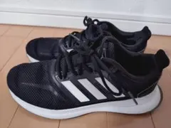 adidas スニーカー ブラック　23cmのサムネイル