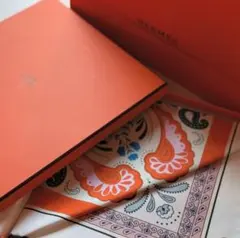 HERMES スカーフ カレ ダブルフェイス90 チーター・バンダナ箱リボン付き
