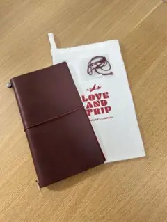 LOVE AND TRIP トラベラーズノート　レギュラー　赤